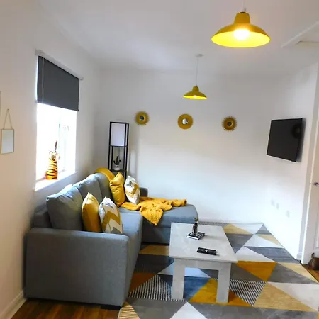 Newly Refurbished 1 Bed Apt In Hamilton Close To Station And Local Amenities Exterior photo