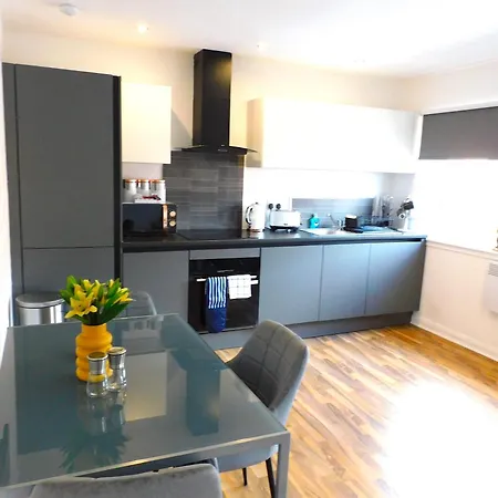 Newly Refurbished 1 Bed Apt In Hamilton Close To Station And Local Amenities Exterior photo