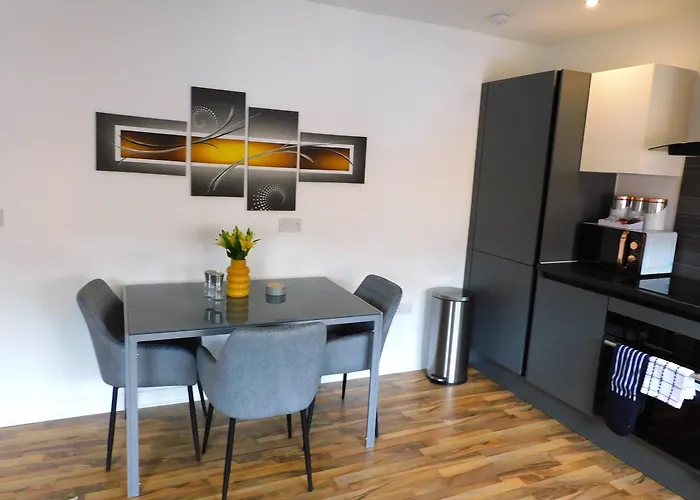 Newly Refurbished 1 Bed Apt In Hamilton Close To Station And Local Amenities