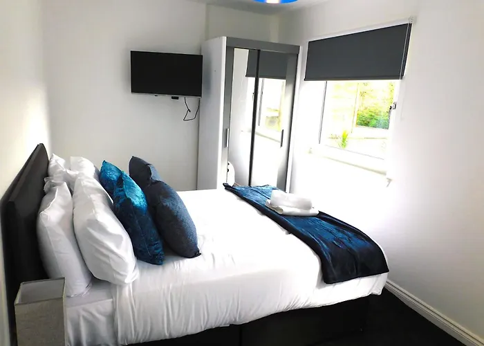 Newly Refurbished 1 Bed Apt In Hamilton Close To Station And Local Amenities