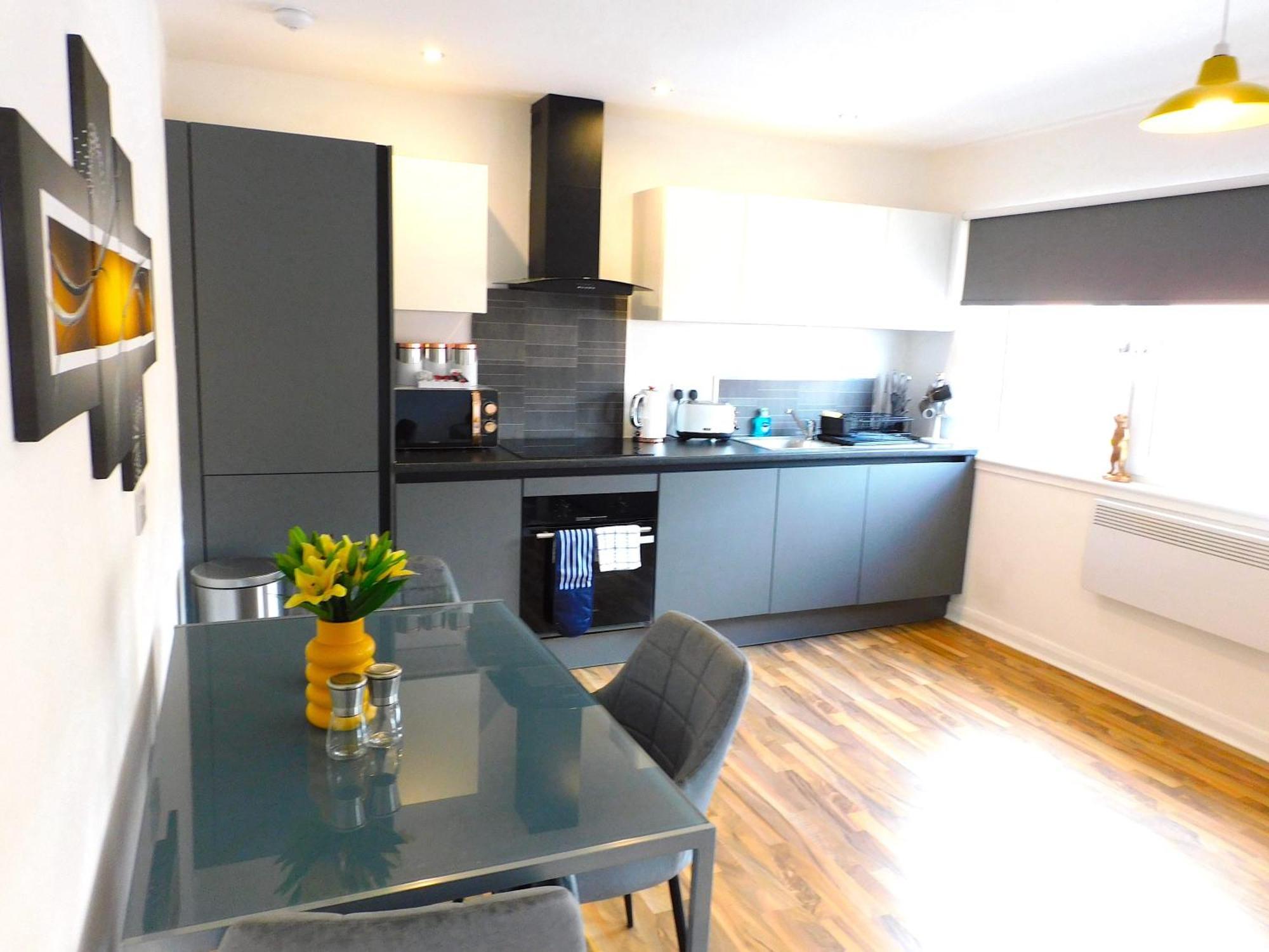 Newly Refurbished 1 Bed In Close To Station And Local Amenities * Hamilton