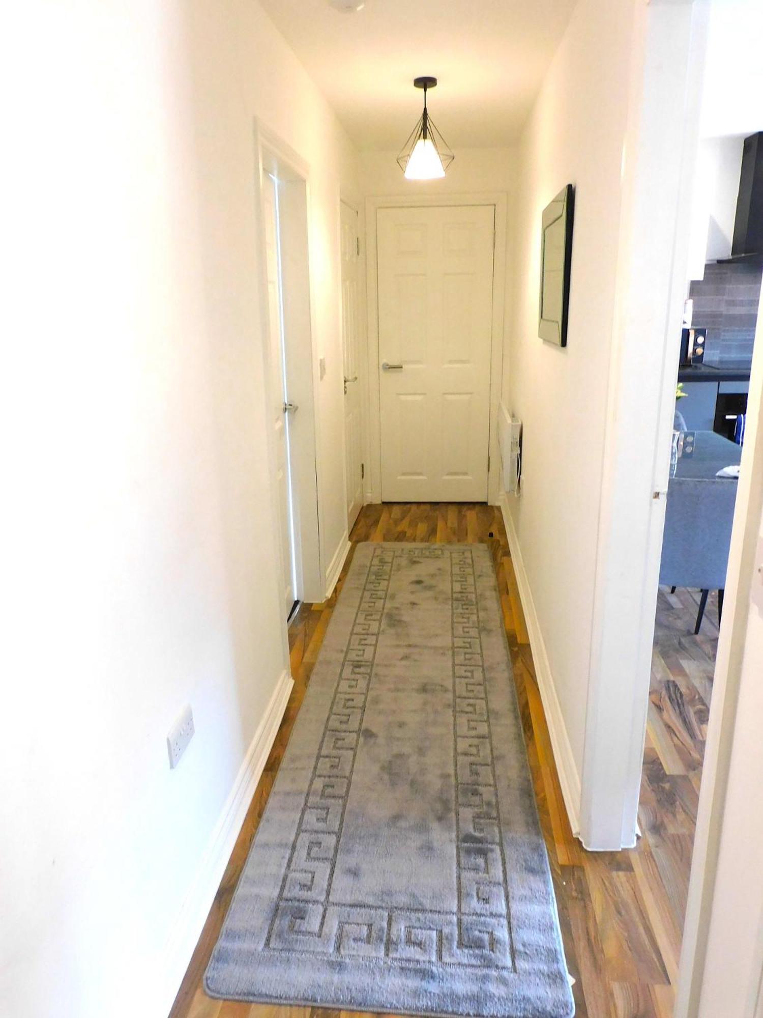 Newly Refurbished 1 Bed In Close To Station And Local Amenities
